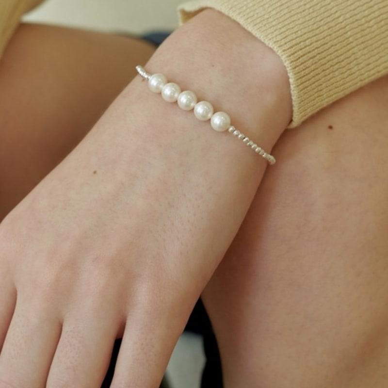 LOVE ME MONSTER Hematite & 5 Pearl Bracelet