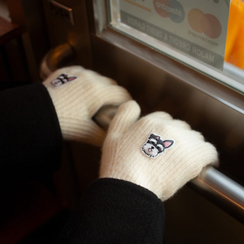 

SNOOZY Вышитая нашивка Вязаные перчатки с отверстием для пальца - Шнауцер Schnauzer-Ivory