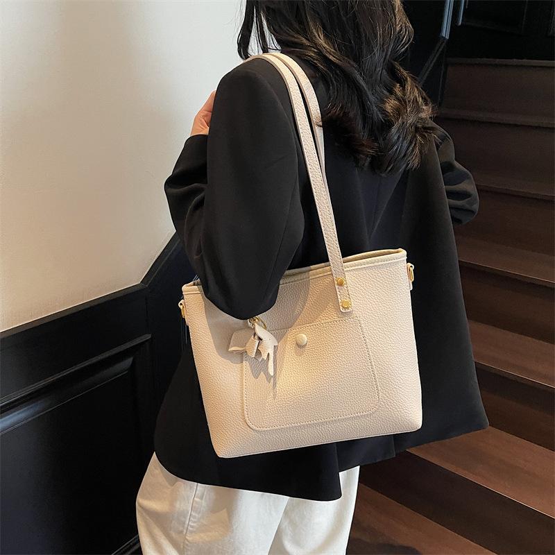 Fashion Large-capacity Bag Women's New Solid Color Versatile Commuter Shoulder Messenger Bag