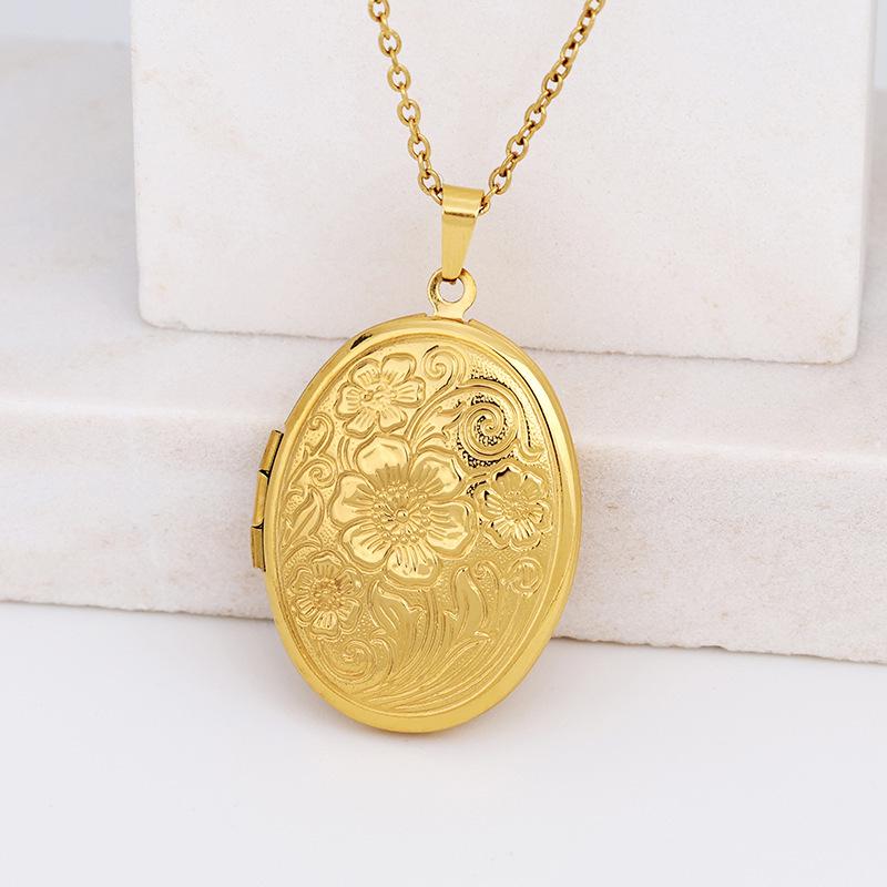 Retro Oval Clavicle Chain Locket Necklace with Engraved Pattern