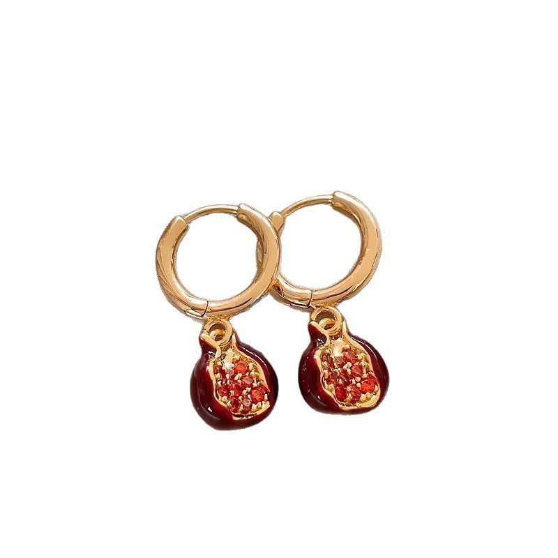 Elegant French Pomegranate Red Ear Studs for Women – Exquisite, Fashionable, Versatile Design for Autumn/Winter