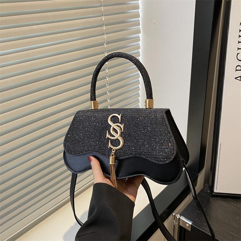 Trend Retro Design Sense Spring New Fashion Popular Shoulder Messenger Bag Texture Portable Small Square Bag Women