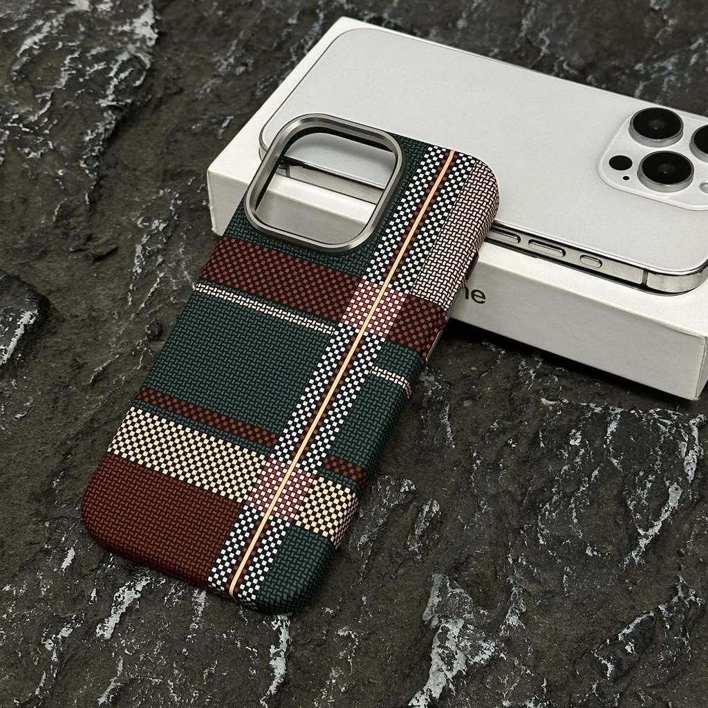 Applicable to Apple 17promax mobile phone case metal lens Kevlar carbon fiber texture iPhone16 anti-drop hard