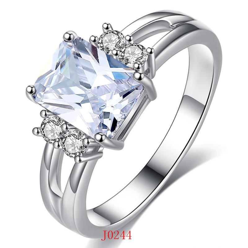 2026 Premium Emerald Jewelry Zircon Ring Geometric Love Wedding Ring Women's Diamond Ring Tide Jewelry