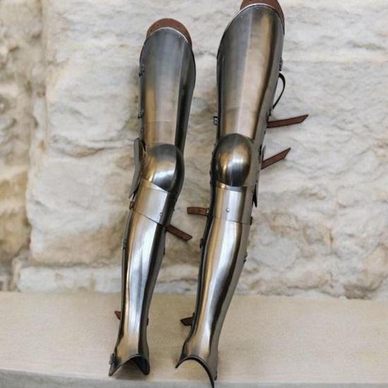 

18 калибр Средневековая сталь Воинская защита ног Полный комплект Рыцарские поножи Доспехи Сабатоны