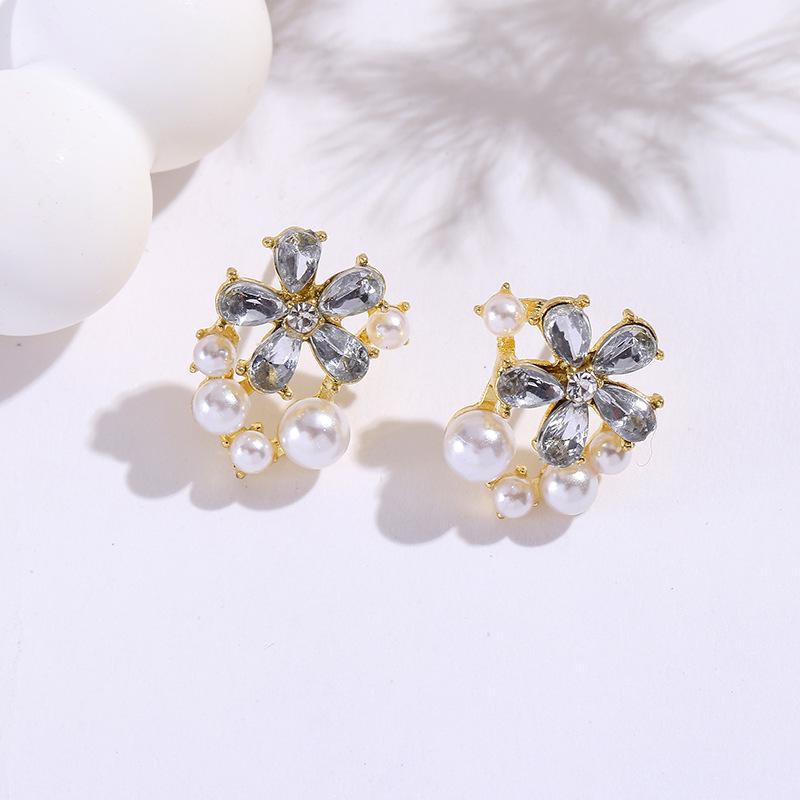 Korean Diamond & Pearl Flower Stud Earrings - Versatile, Fashionable, Elegant Accessory for Women