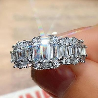Trendy Women Rings with Brilliant Cubic Zirconia Luxury Wedding Rings Fashion Bridal Engagement Jewelry