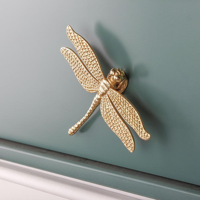 

Латунь, Ручка в виде стрекозы, Форма бабочки, Без сверления, Простой, Скандинавский шкаф, Чистая медь, Американский стиль, Ручка для двери ящика шкафа Pack of 1