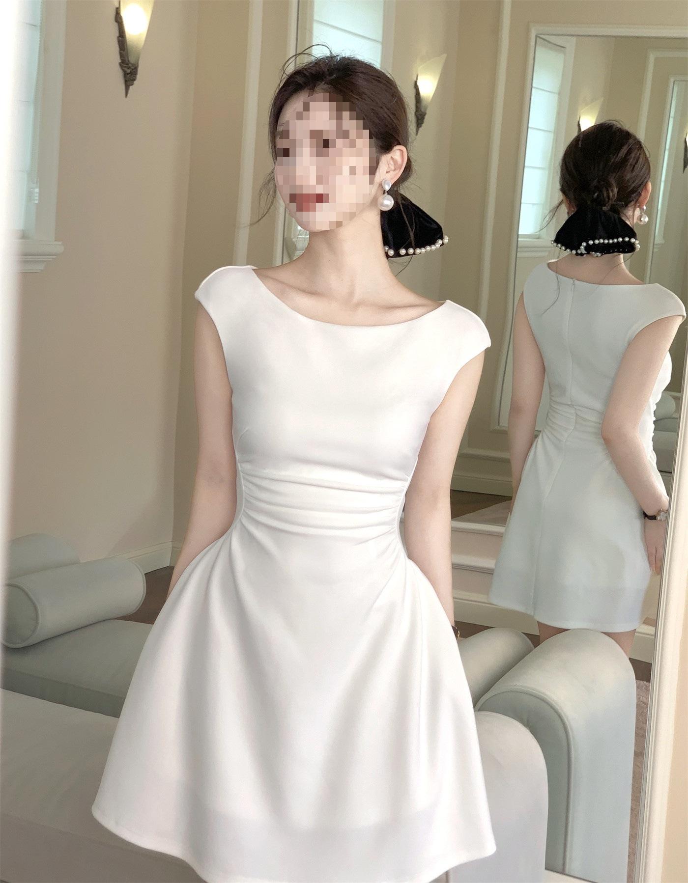 

French-Inspired Waist-Cinching Dress with Off-Shoulder Puff Sleeves, One-Shoulder Design, Version 2.0 M (7-10 Days)