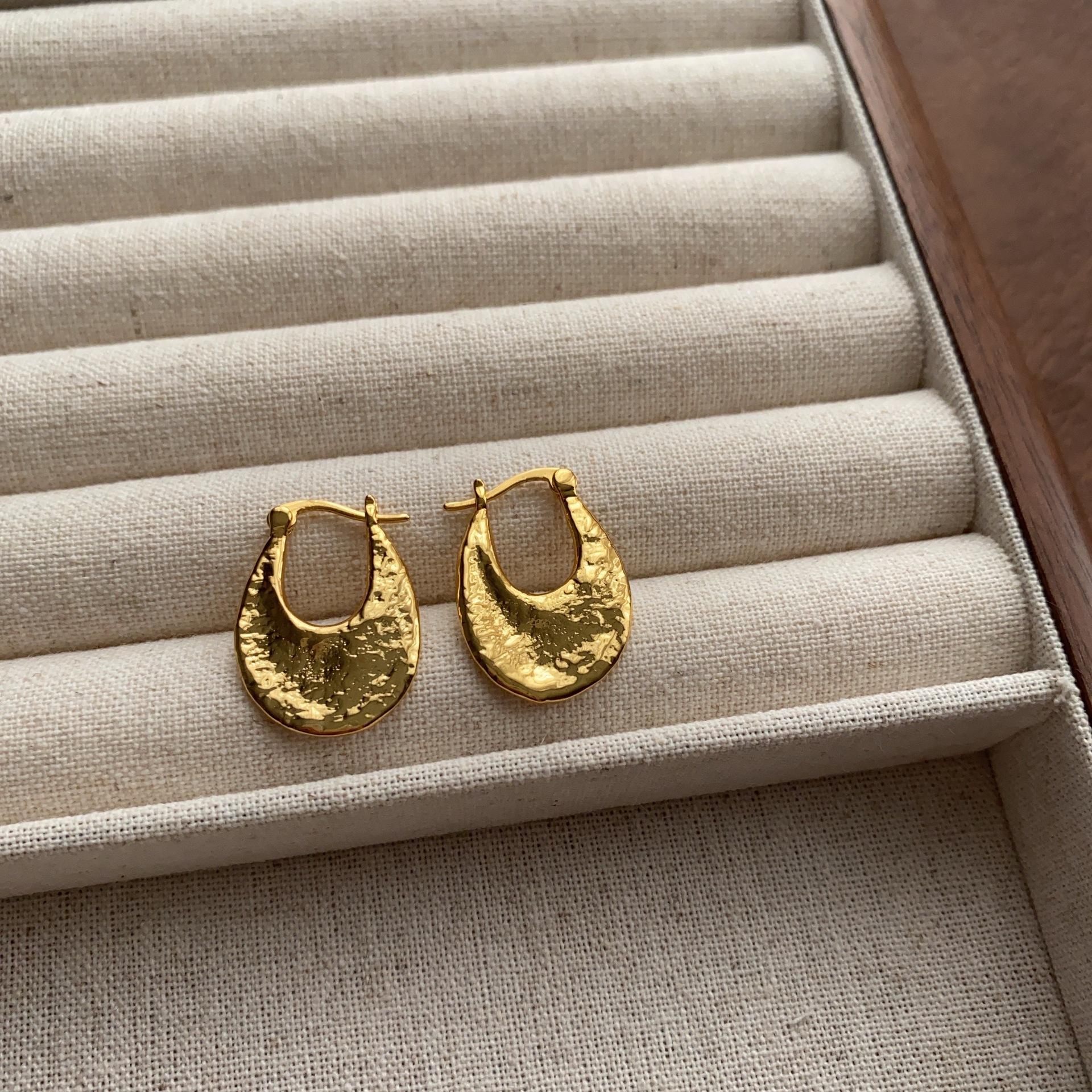 

Metal concave-convex hammer U-shaped earrings retro simple and noble earrings