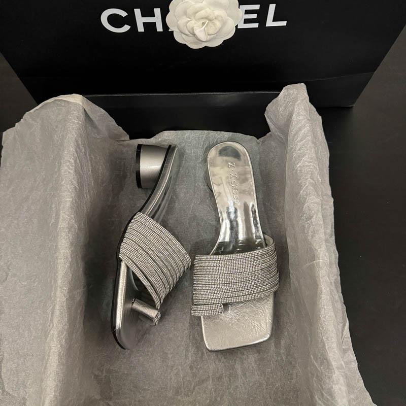 

2025 Новые сандалии и шлепанцы с квадратным носком для женщин, повседневная обувь на толстом каблуке для улицы, летняя женская обувь в стиле кэжуал 38 серебряный