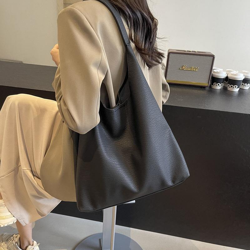 

Сумка Commuter Texture 2024, зимняя новая ретро-мода, сумка через плечо, женская сумка-тоут, прилив чёрный