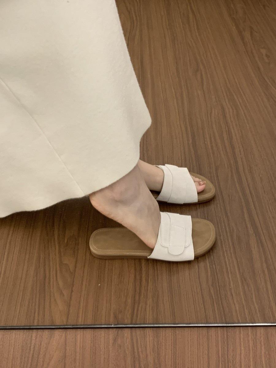 

Stepping on shit soft bottom one-word slippers women s summer wear 2025 new Mori retro matte leather beach sandals 35
