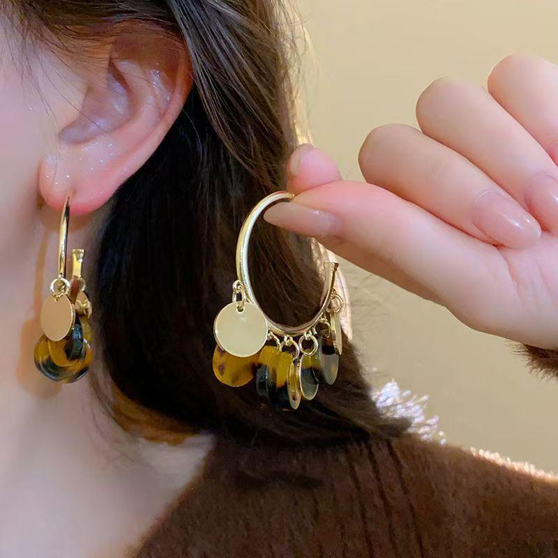 Coffee-colored Leopard Print Hoop Earrings: Light Luxury, Retro, and Versatile C-Shape for Women.