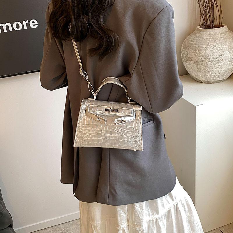 Women's bag 2025 new bag women's autumn and winter fashion versatile messenger bag crocodile pattern portable small square bag