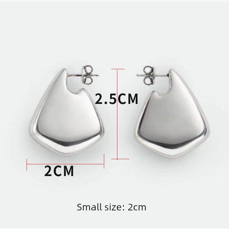 

[Original] Copper Plating 18K Gold Fashion Fashion Metal Geometry Glossy Irregular Earrings Niche Design Earrings Small Silver [Original] 2cm