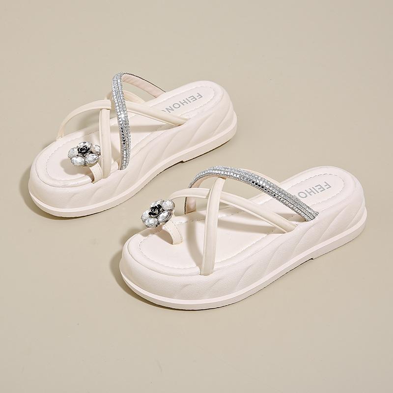 Thick-soled slippers women's summer wear fashion French set of toes high-end sandals rhinestone temperament beautiful foot beach