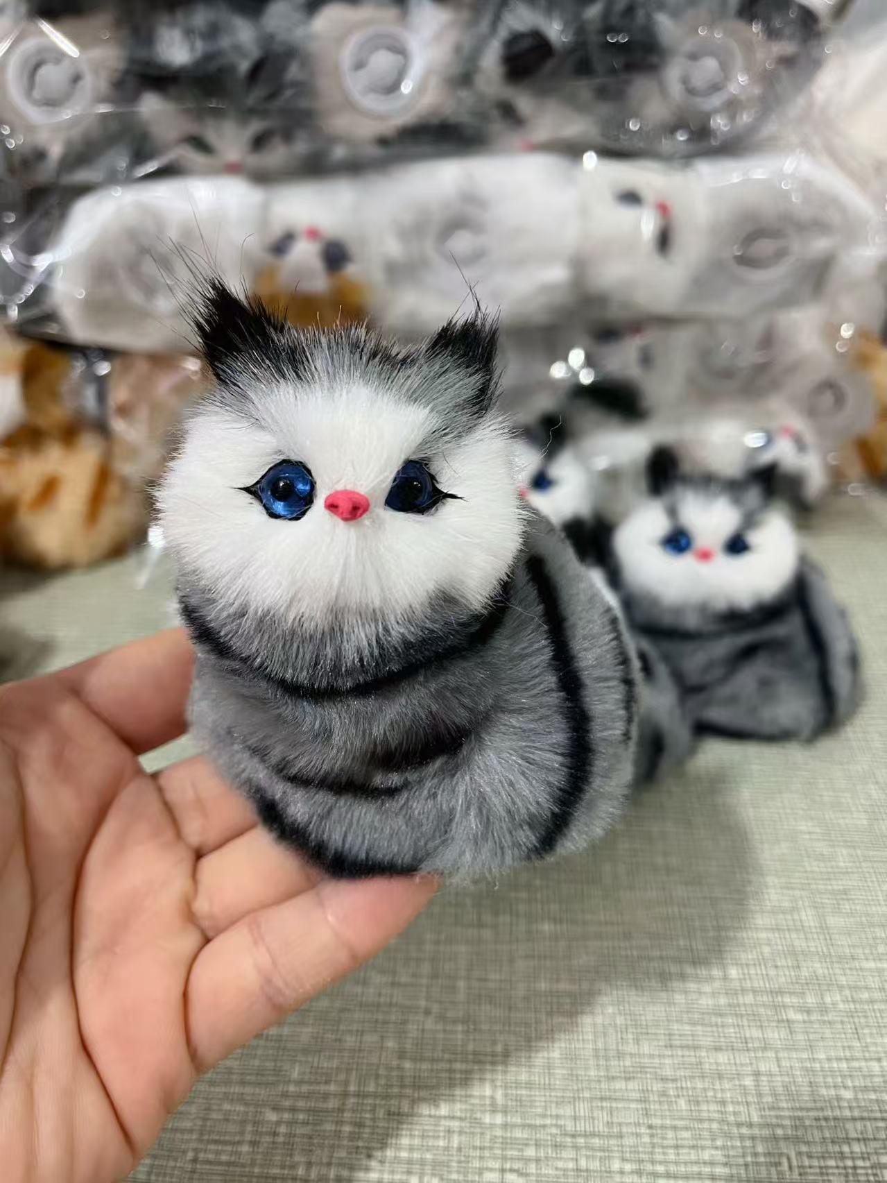 

3D Kitten Family Figurine: Children s Cognitive Toy & Cat Companion Birthday Gift 7cm