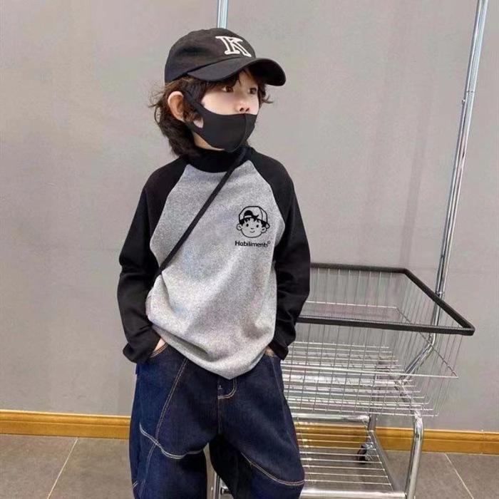 

Двусторонний бархатный базовый слой с высоким воротом для мальчиков – Осень/Зима 2024 120