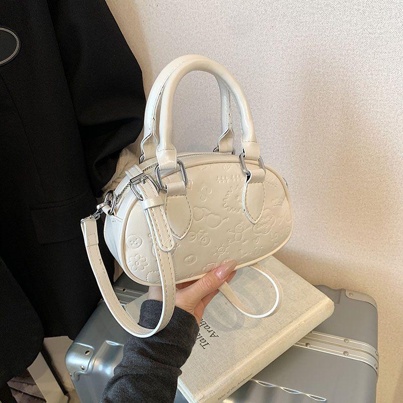 

Сумка маленького размера в западном стиле с высоким чувством женская 2025 новая популярная универсальная сумка-мессенджер модная суперпопулярная портативная сумка-боулинг White without pendant