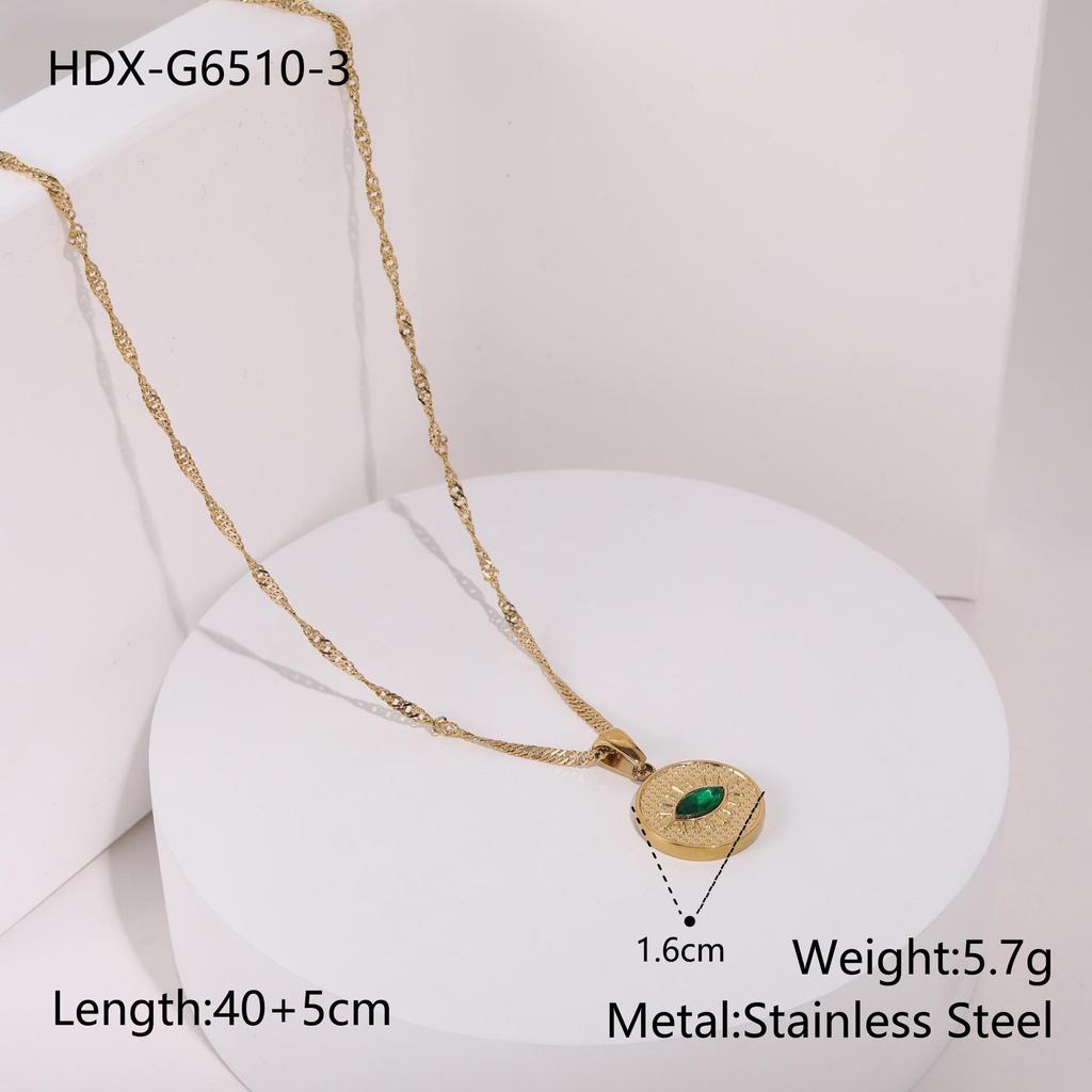 Emerald-Inlaid Zircon Stainless Steel Necklace, 18K Gold Plated, Retro INS Style, Light Luxury, Elegant Jewelry.