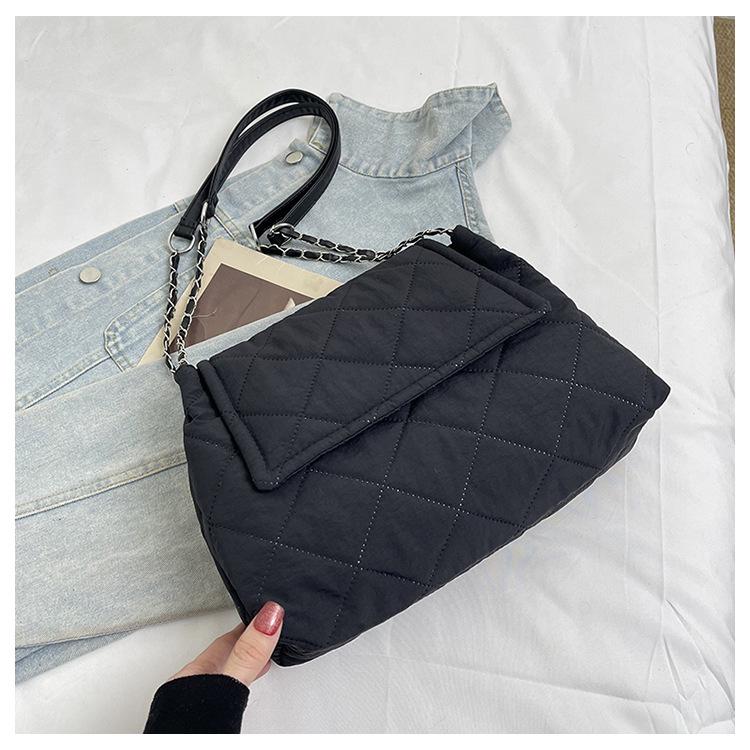

Korean Style Quilted Texture Crossbody Bag for Women Trendy Square Shoulder Bag with Wide Strap Simple and Versatile Chain Bag чёрный