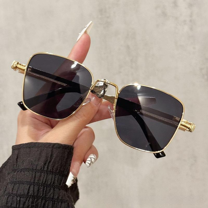Vintage Punk Sun Glasses Square Metal Sunglasses Chic Versatile for Men and Women Driving Outdoor Sports Fishing Eyeglasses