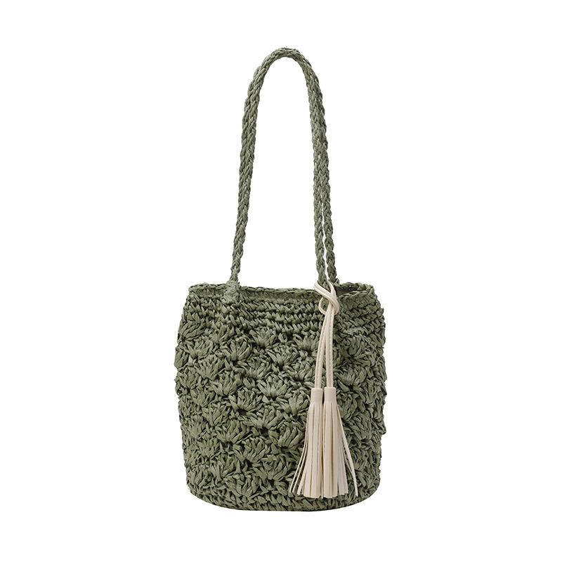 

Модная плетеная сумка с бахромой в иностранном стиле, женская простая сумка-ведро с полым узором, большая вместимость, повседневная портативная сумка через плечо one size fits all зелёный