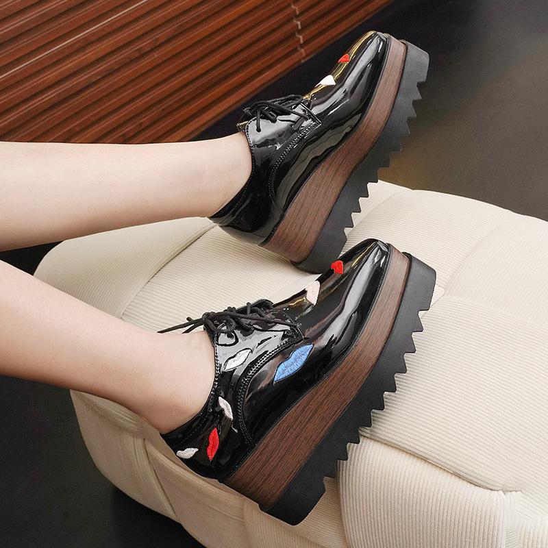 British Style Patent Leather Wedge Casual Single  Women's Versatile Platform Muffin Shoes 2025 Autumn Small Leather Shoes HZB