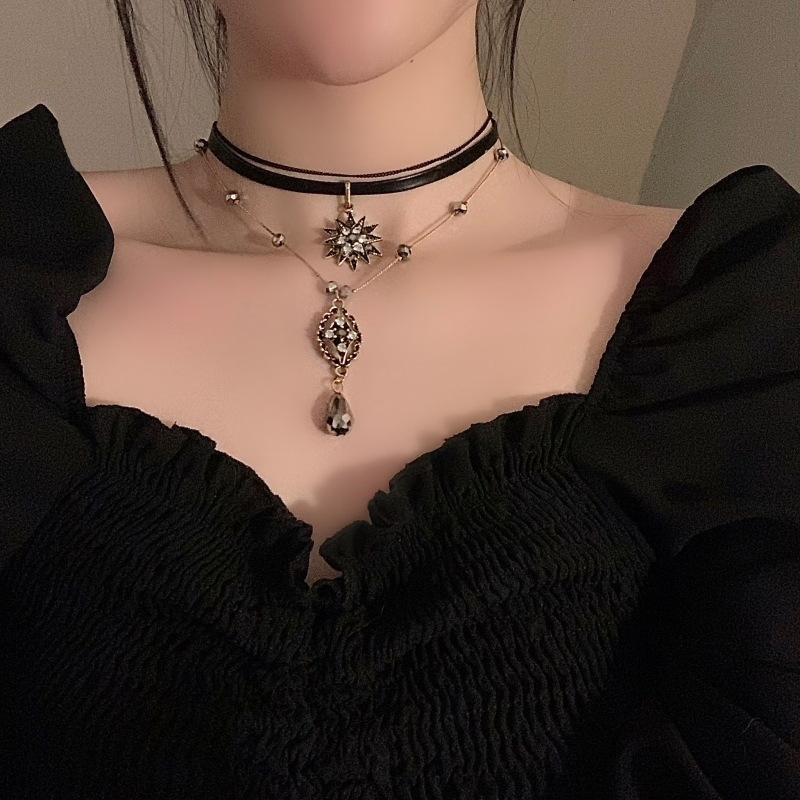 Neo-Gothic Crystal Multi-Layer Leather Necklace Exquisite Star Water Drop Choker Necklace for Women Girls Party Wedding Jewelry