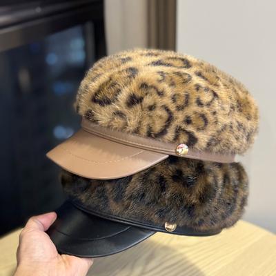 Nouveau Chapeau Octogonal en Peluche Imprimé Léopard pour Femmes en Automne et en Hiver Chapeau de Peintre Britannique Polyvalent Tendance et Cool Béret à Langue de Canard en PU Montrant le Visage