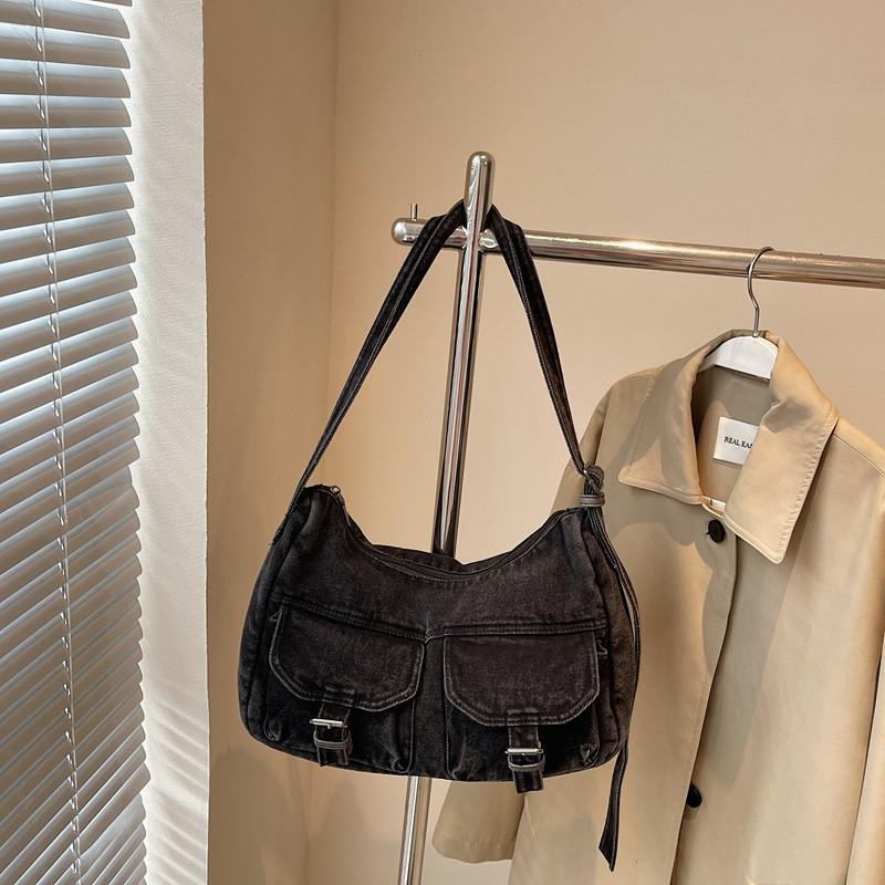 Denim Tote Bag For Women With Zipper Closure And Casual Style For Daily Use