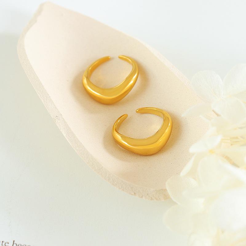 European Retro 18K Gold Titanium Open Ring for Women - Elegant and Colorfast.