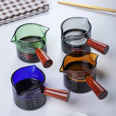 Tazza graduata in vetro con manico in legno, resistente al calore, per caffè e latte, con bilancia, brocca per latte a doppia bocca, bilancia in vetro, tazze