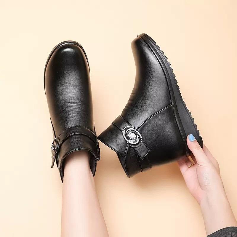 Winter mother shoes soft leather middle-aged women's shoes elderly grandma shoes velvet warm-soled non-slip short boots women