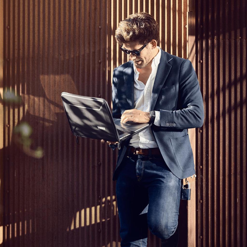 Thule PC Storage Case Gauntlet MacBook Pro Sleeve 16 Black 3204523