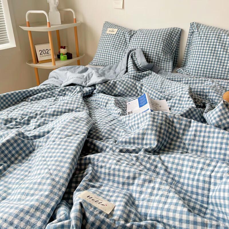 

Muji-Inspired All-Season Soybean Fiber Quilt