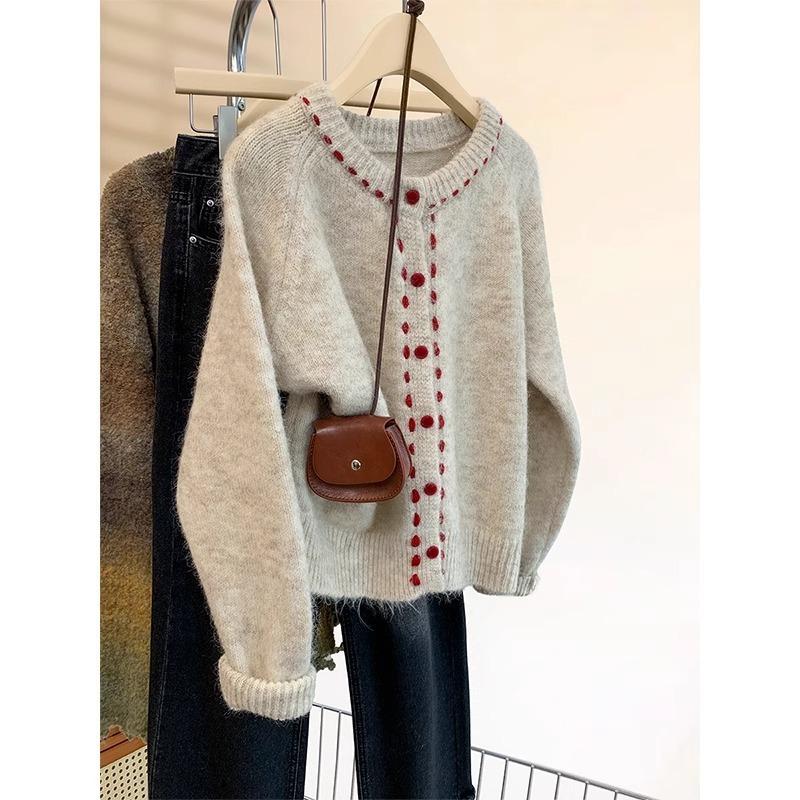 Süßer, weicher und wachsartiger Strickcardigan mit Rundhalsausschnitt für Damen im Herbst, neues Design, lässiger Pullover für Damen zum Tragen draußen