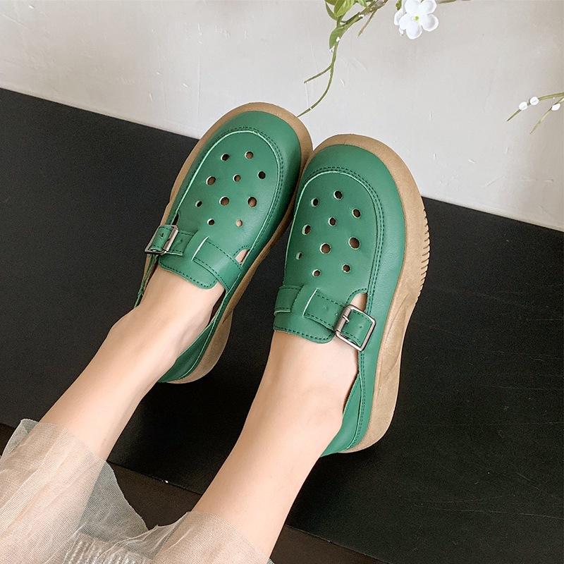Retro bag head sandals women's summer 2025 new fashion outer wear soft-soled mother shoes thick-soled breathable hole shoes