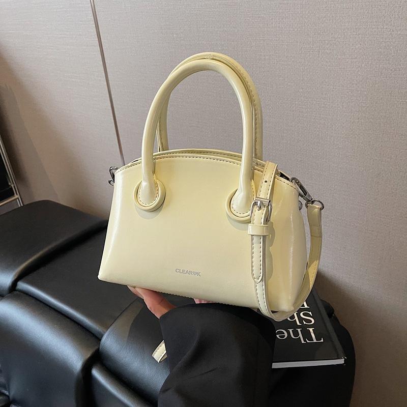 

Niche fashion hand-carried shell bag women s new versatile shoulder bag simple casual messenger bag