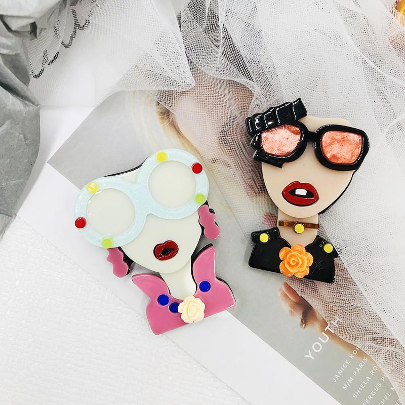 Bucome Creative Funny Cartoon Girl Brooch New Fashion Pin Bag Pendant Bag Accessories