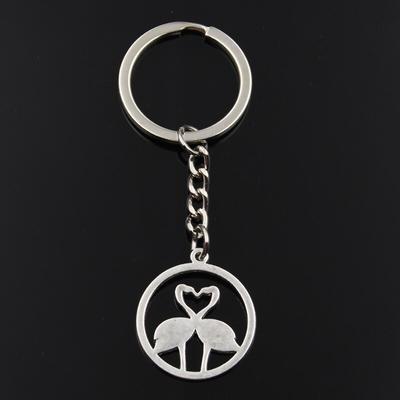 Porte-clés tendance 30 x 26 mm, pendentif flamant rose argenté, bijou de voiture, souvenir, idéal pour homme