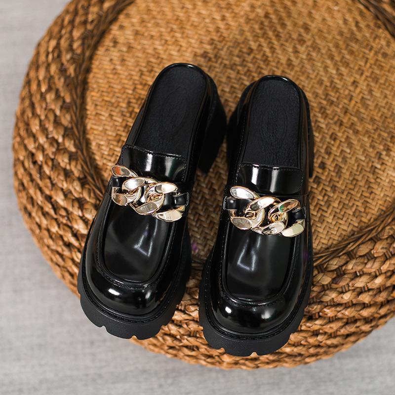 

Кожаные полутапочки женские летние новые модные с цепочкой, с закрытым носком, крутые тапочки на толстом каблуке и платформе 34