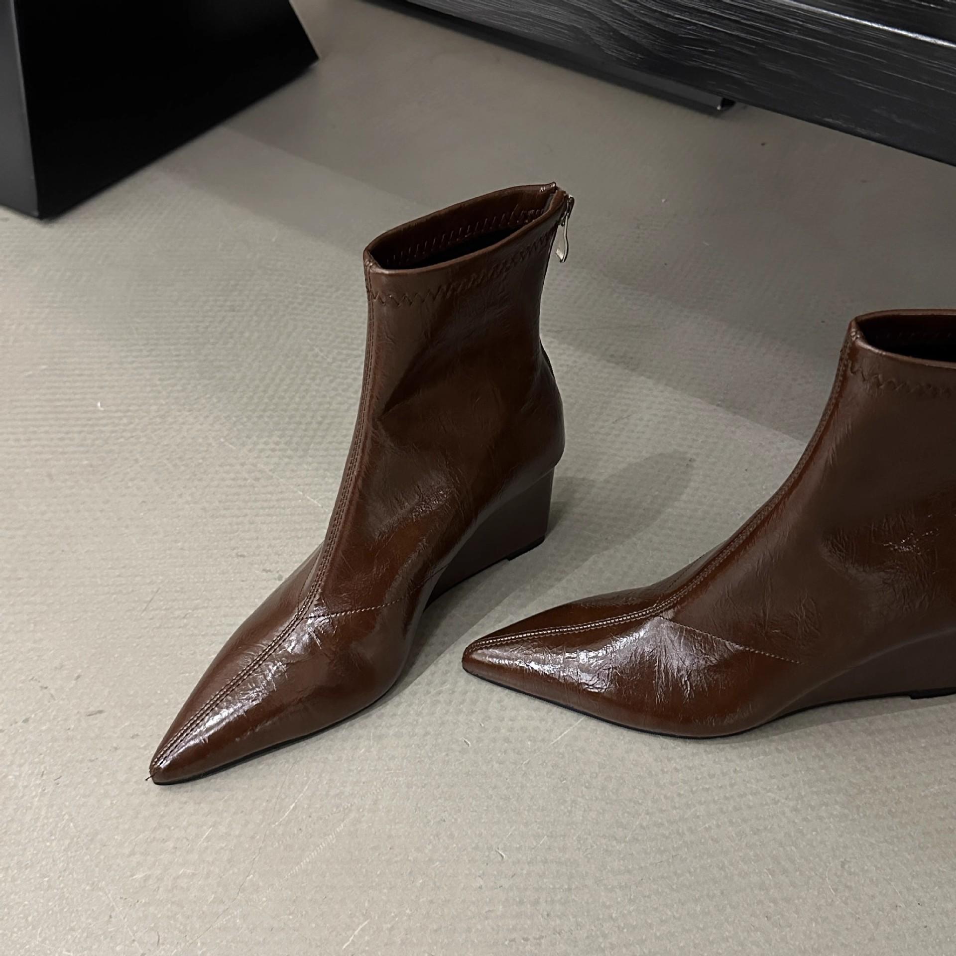 

Остроносые короткие ботинки женские новые ботинки 2025 осень и зима новые европейские красивые женские ботинки высокий каблук короткие ботинки танкетка тонкие ботинки 40 коричневый