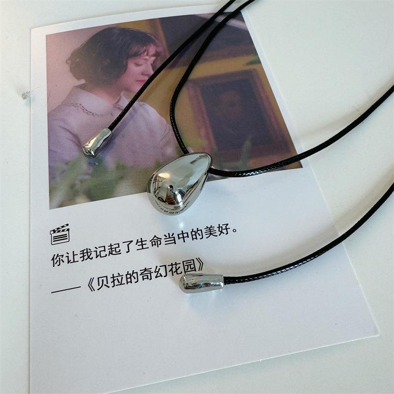 Korean Women's Ultra-Thin Lux Autumn Sweater Necklace with Cold Style Water Drop Pendant