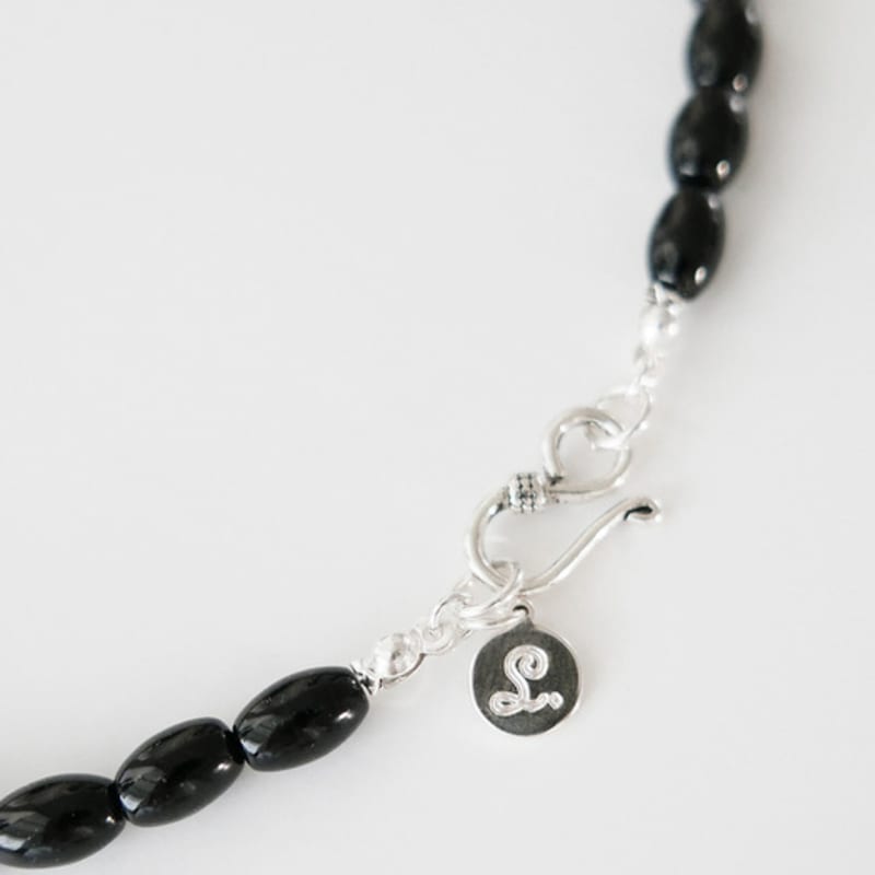 LEUNI Onyx Silver Necklace_Ellipse