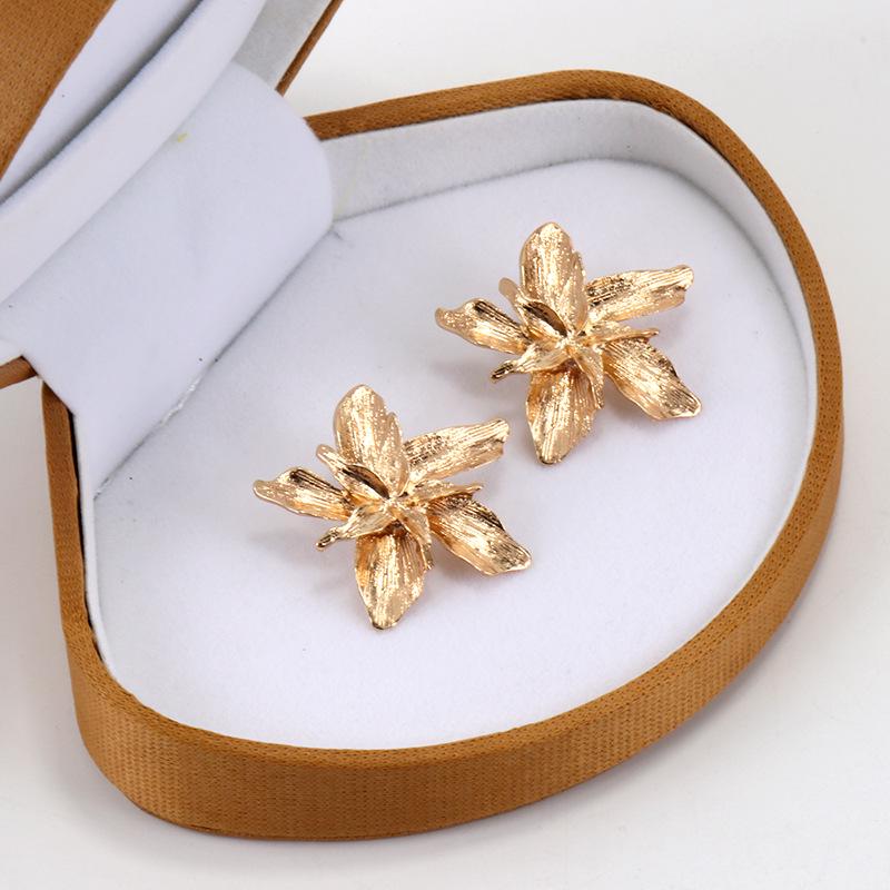 European & American Retro Multi-Layer Flower Earrings - Exaggerated, Simple, Alloy Design