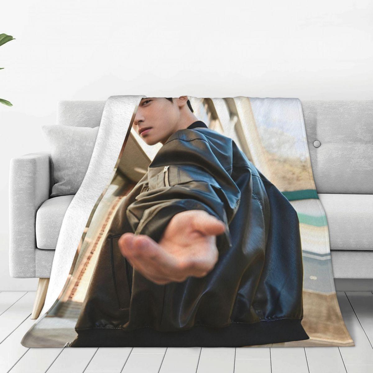 Cha Eun Woo Fleece Throw Blanket Blanket for Sofa Travel Lightweight Bedroom Quilt 75X95CM
