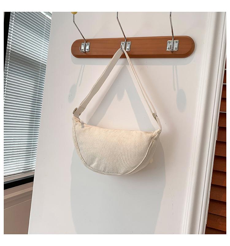 

Вельветовая сумка-мессенджер женская новая модная на плечо маленькая сумка-сачелька сумка-пельмень легкая сумка-подмышка слоновая кость