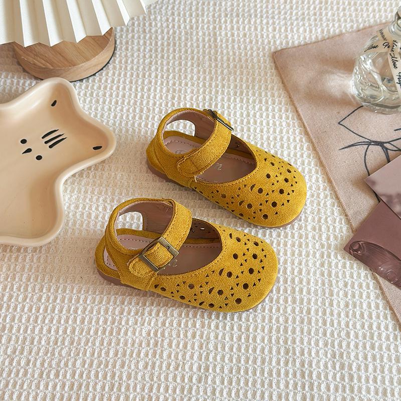 2025 Summer New Kids Toes Capped Sandals for Girls Non-Slip Soft Sole Toddler Beach Shoes Hollowed-out Princess Party Flats Chic